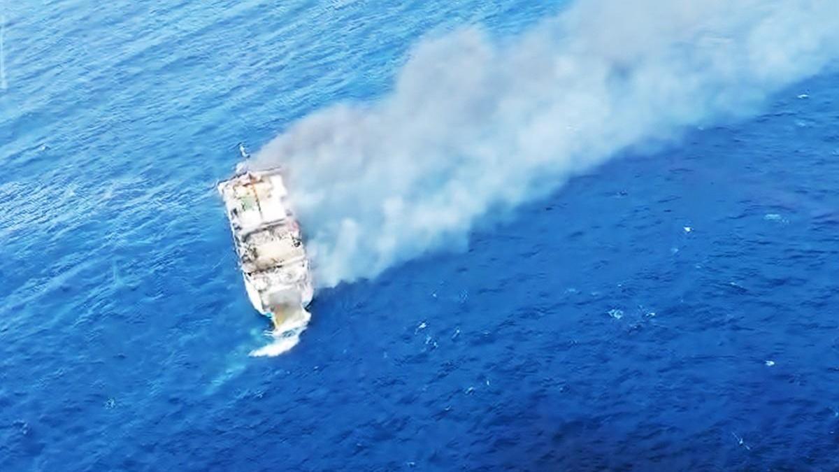 Endonezya’da Bali Adası açıklarında feribot yangını: 100’den fazla yolcu kurtarıldı