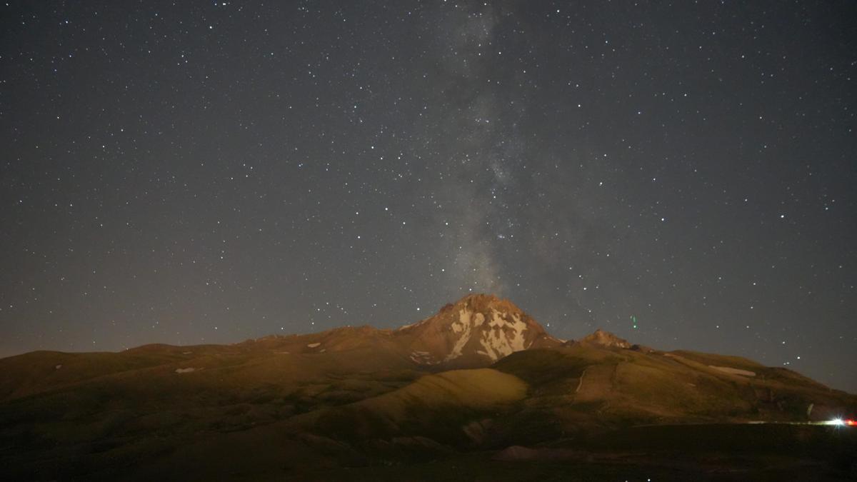 Erciyes’te 2 bin 650 metre yükseklikte meteor yağmuru
