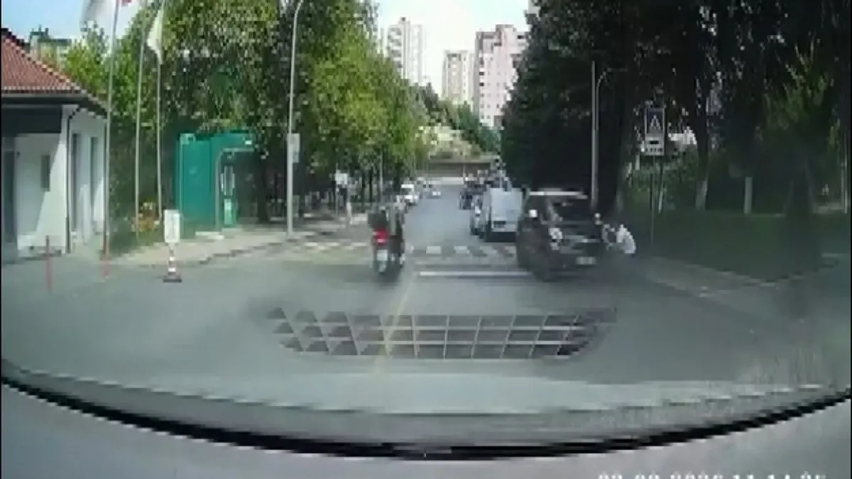 Faciaya ramak kala! Başakşehir’de kayan aracı son anda durdurduğu anlar kamerada