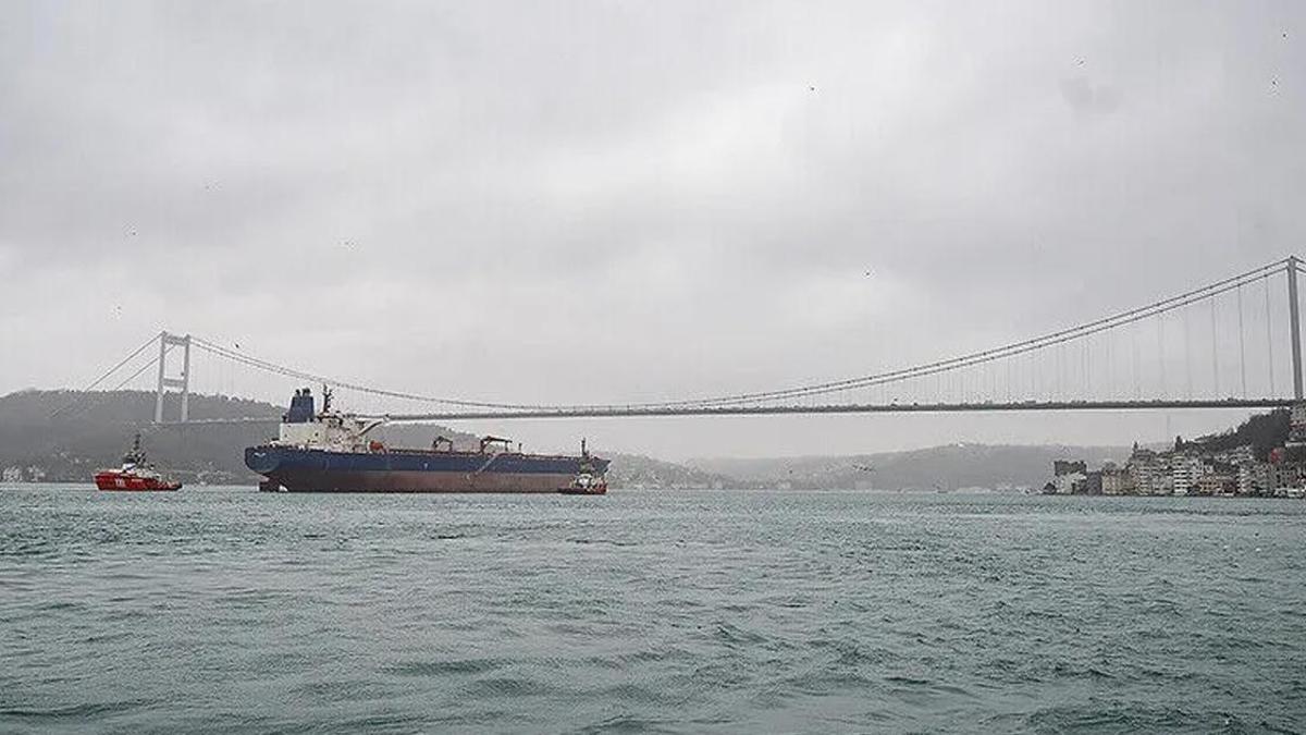 İstanbul Boğazı’nda gemi trafiği çift yönlü askıya alındı