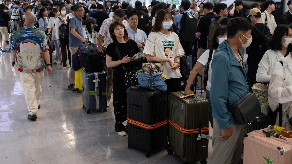 Japonya’yı sel vurdu: Can kayıpları var! Havalimanı kilit, binlerce yolcu terminalde kaldı