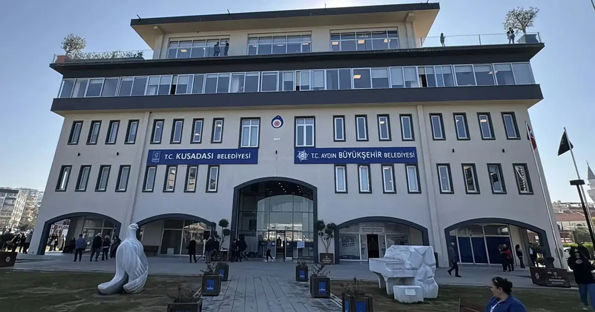 Kuşadası Belediyesi’ne yeni operasyon. Yeni Partili milletvekilinin kızı ve damadı da gözaltında
