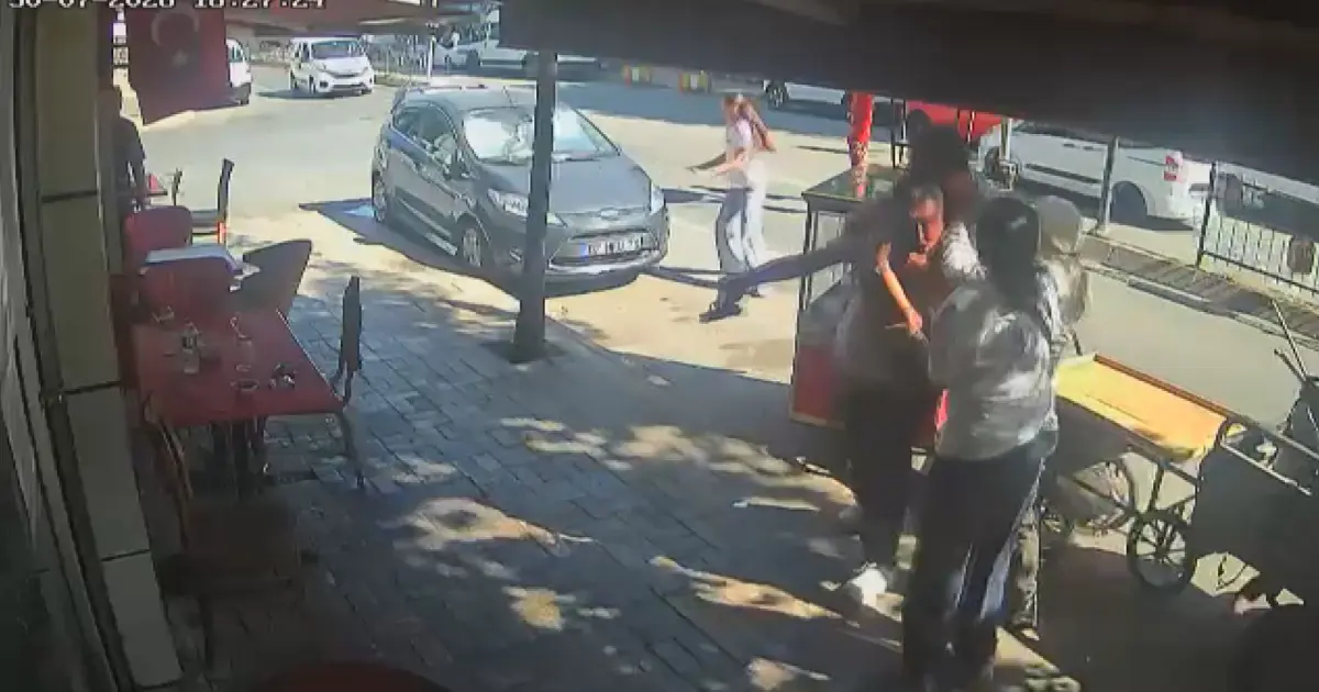 “Laf atma” kavgasında bir kişi öldü. Güvenlik kamerası ri ortaya çıktı