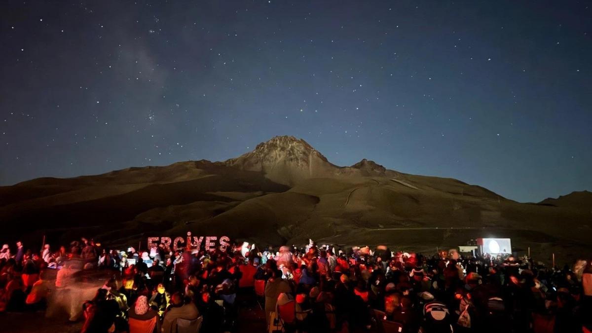METEOR YAĞMURU İZLEME NOKTASI AĞUSTOS 2026: Perseid meteor yağmuru ne zaman, Türkiye’den izlenecek mi? Çıplak gözle izlenir mi?