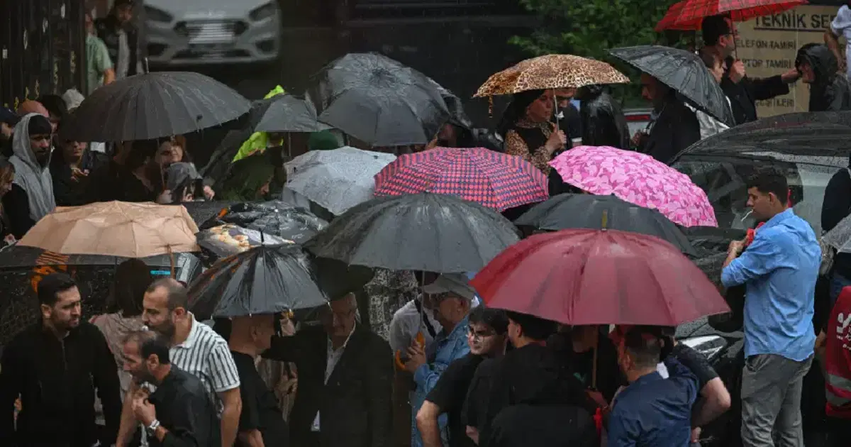 Meteoroloji saat saat uyardı. İstanbul’a sağanak geliyor, kuvvetli rüzgara dikkat