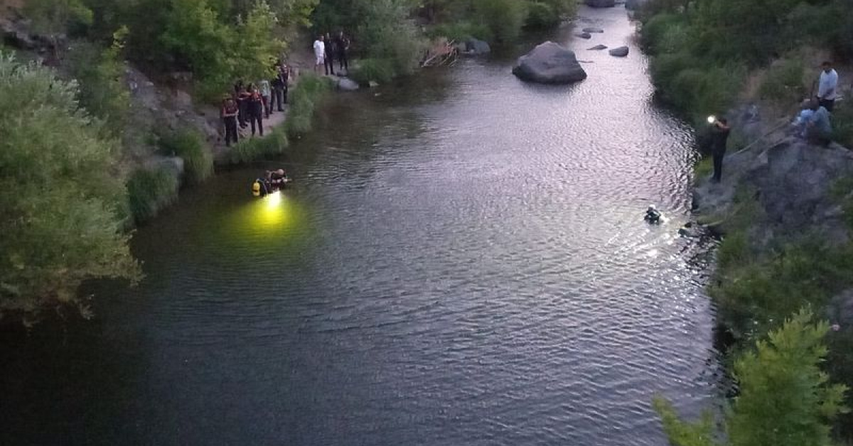 Serinlemek için girdiği derede boğuldu