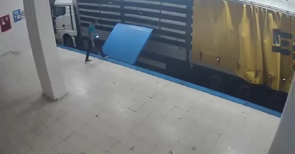 TIR’ın içinde firar edecekti. Suç örgütü üyesi yurt dışına kaçarken yakalandı