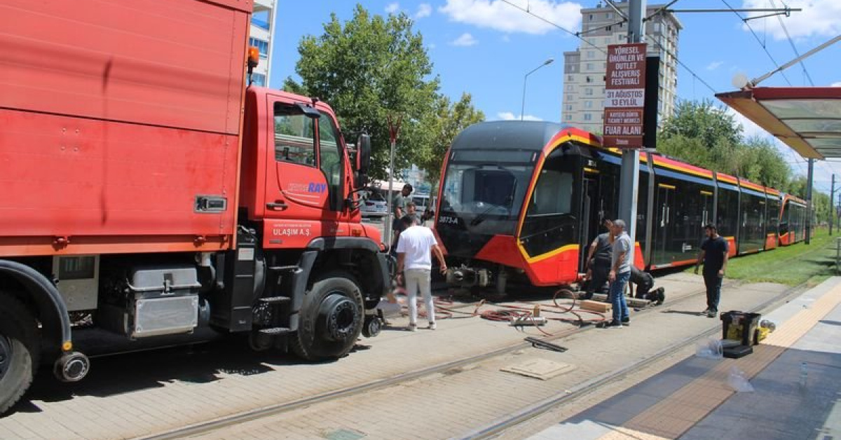 Tramvayın çarptığı genç kurtarılamadı