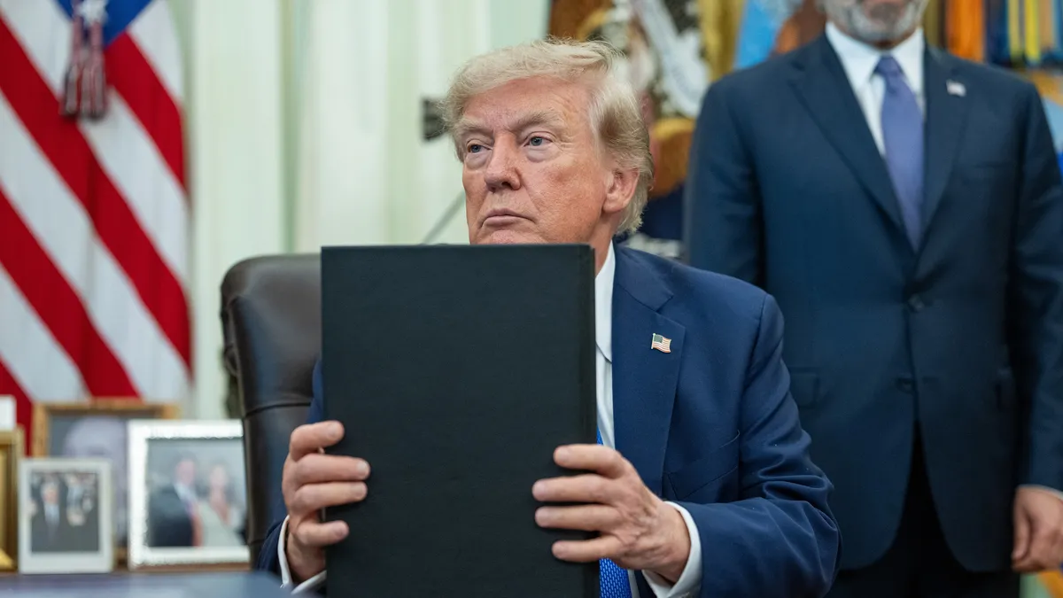 Trump, doğum yoluyla vatandaşlığa yeni sınırlamalar getiren ve doğum turizmini yasaklayan kararnameleri imzaladı