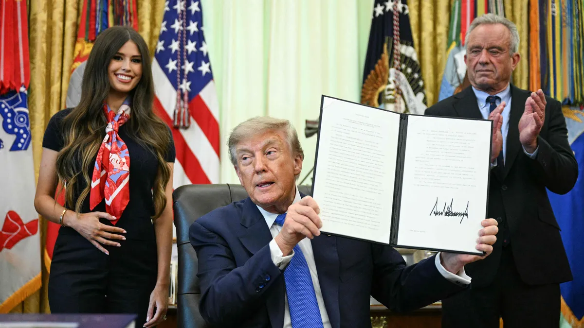 Trump’tan çocukluk aşılarında dikkat çeken karar! Önerilen hastalık sayısı 18’den 11’e indirilecek, MMR ayrılacak