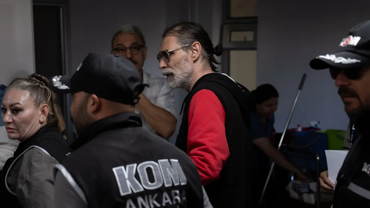 Tutuklu Etimesgut Belediye Başkanı Erdal Beşikçioğlu görevden uzaklaştırıldı!