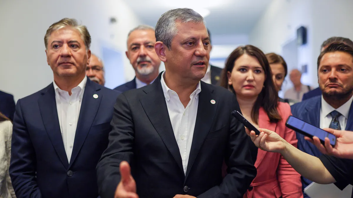 YENİ Parti’de “evet-hayır” çatlağı! Özel’in çelişkisine tepkiler peş peşe: Basiretsizlik!