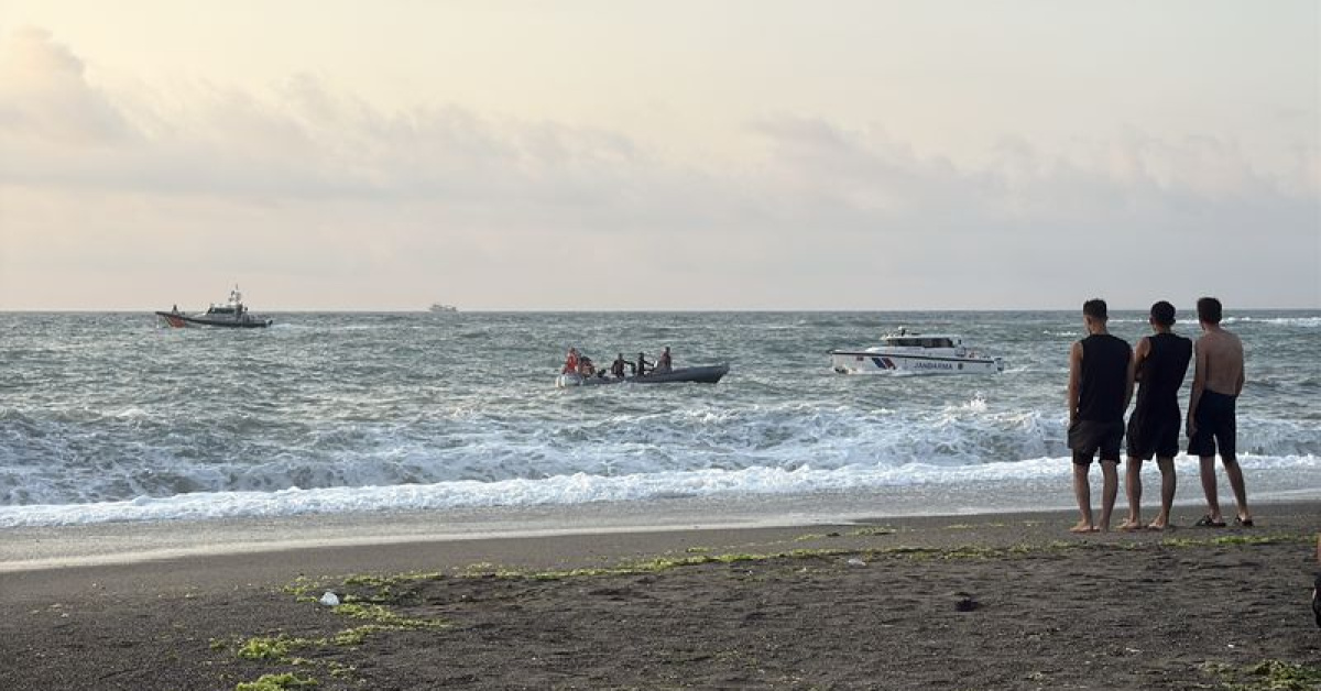 Zonguldak’ta denize giren 2 kişiden biri kurtarıldı, diğeri aranıyor